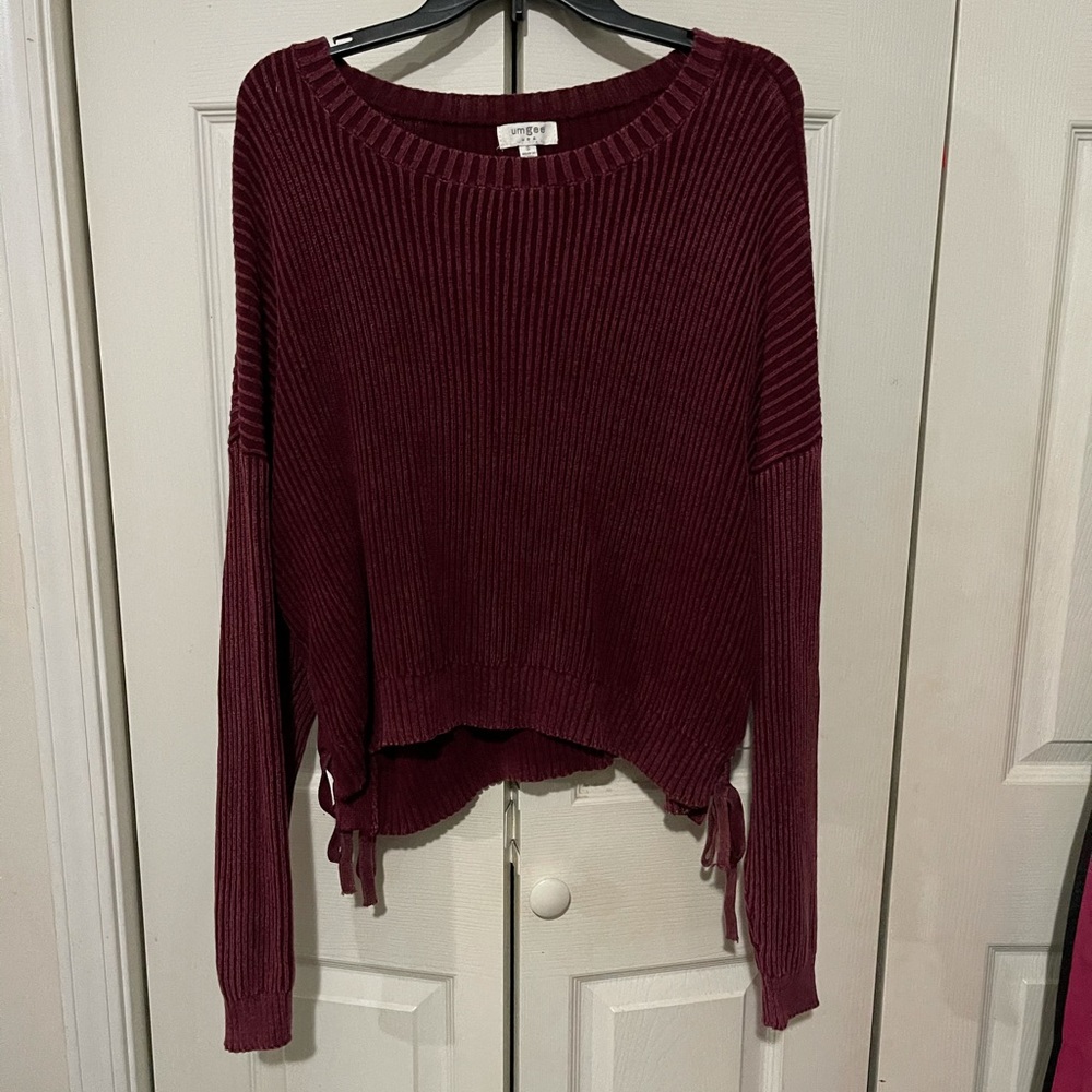 Boutique Umgee Maroon Sweater with Tie Sleeves